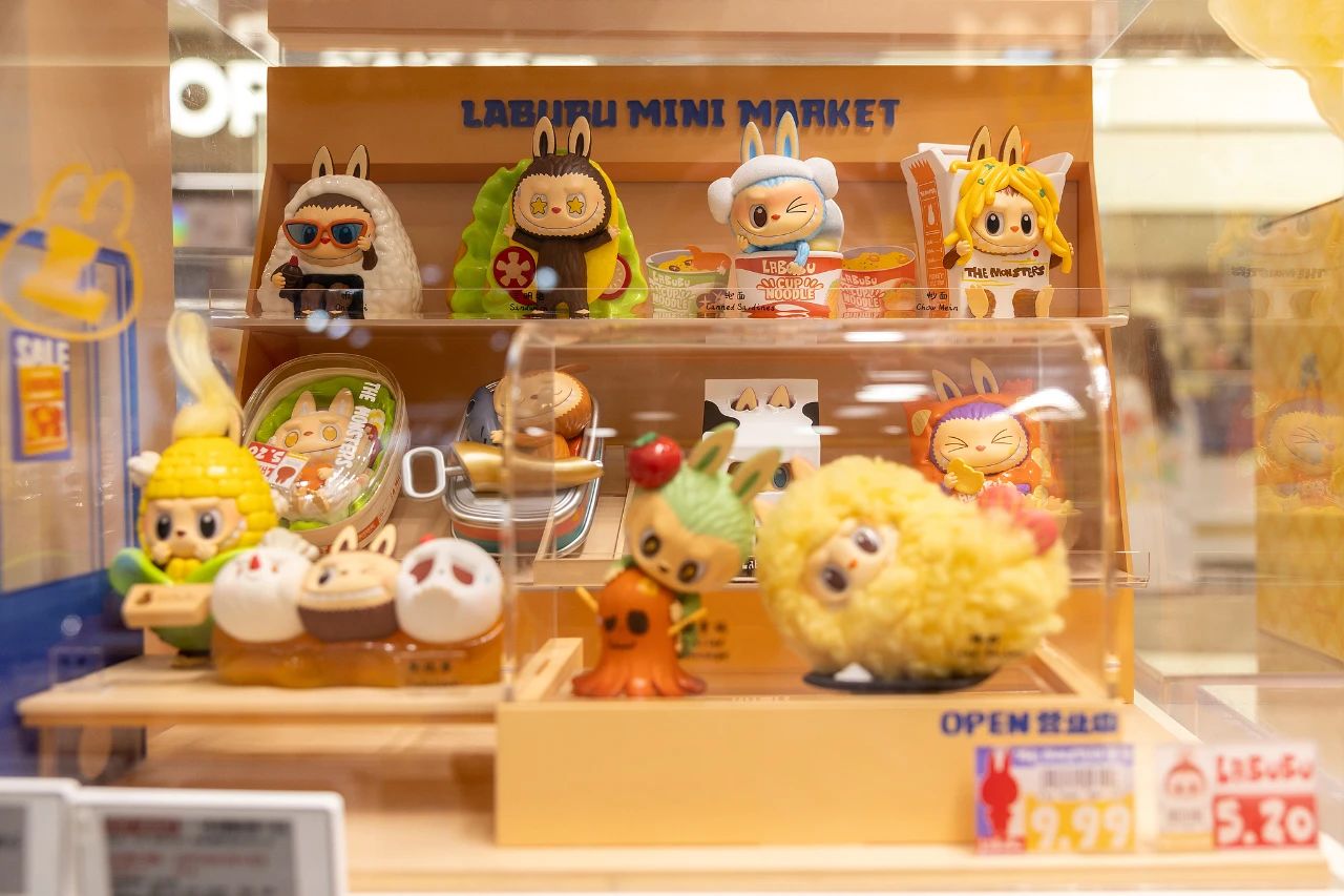 人民日報：LABUBU火爆海外！沒作品還齙牙的它，為何征服了全球年輕人的心？