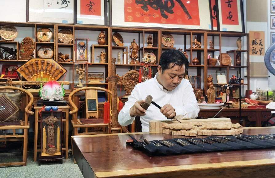 登記流程做減法  民間老手藝領(lǐng)到新