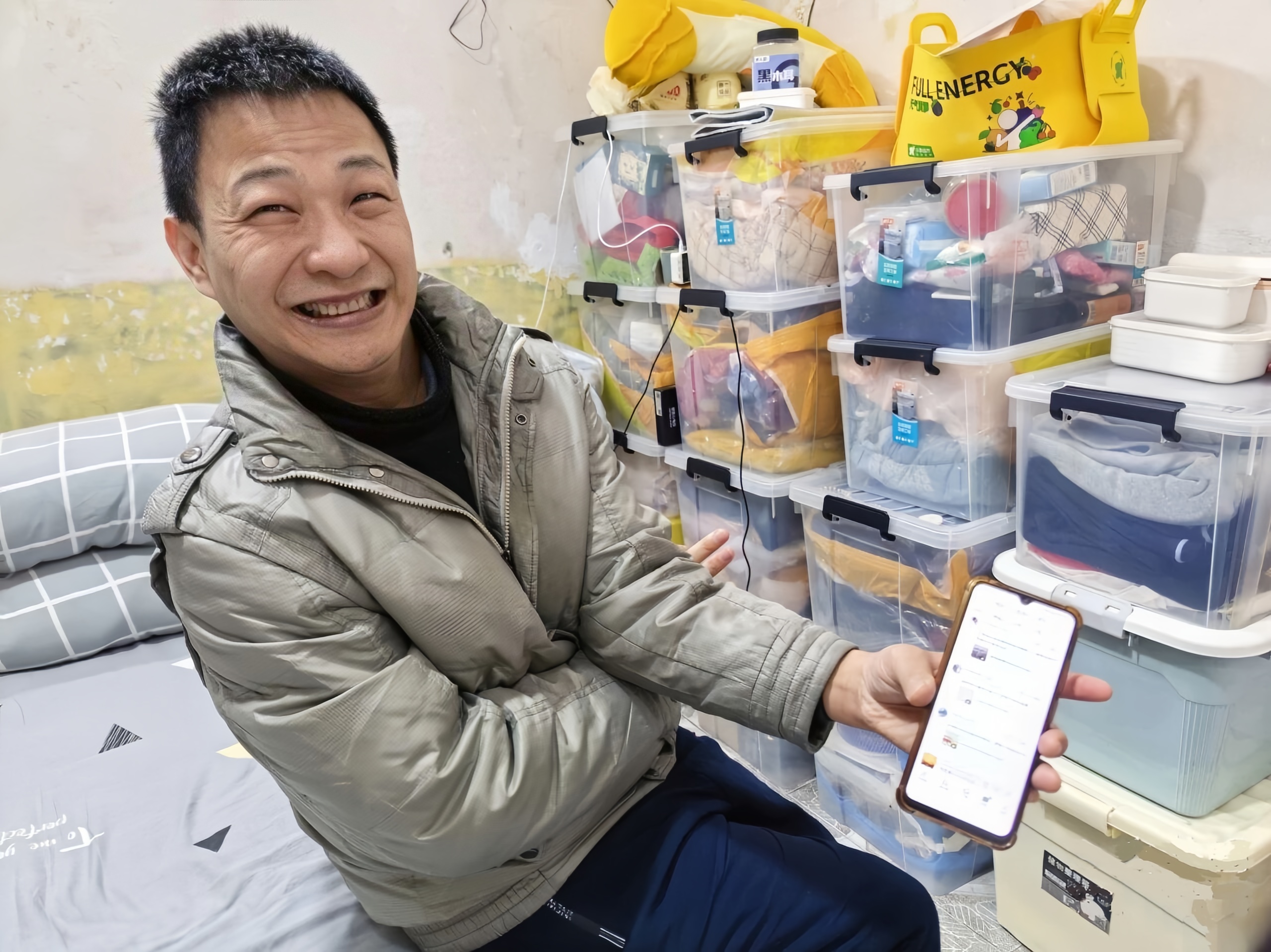 輪椅上的“高產(chǎn)音樂人”:700首歌寫給生活與街巷